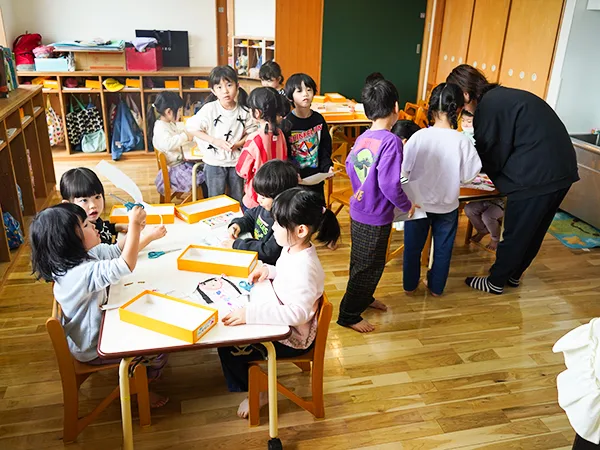園で過ごす子どもたち