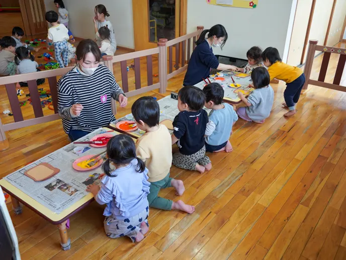 先生たちが子どもたちと関わる様子